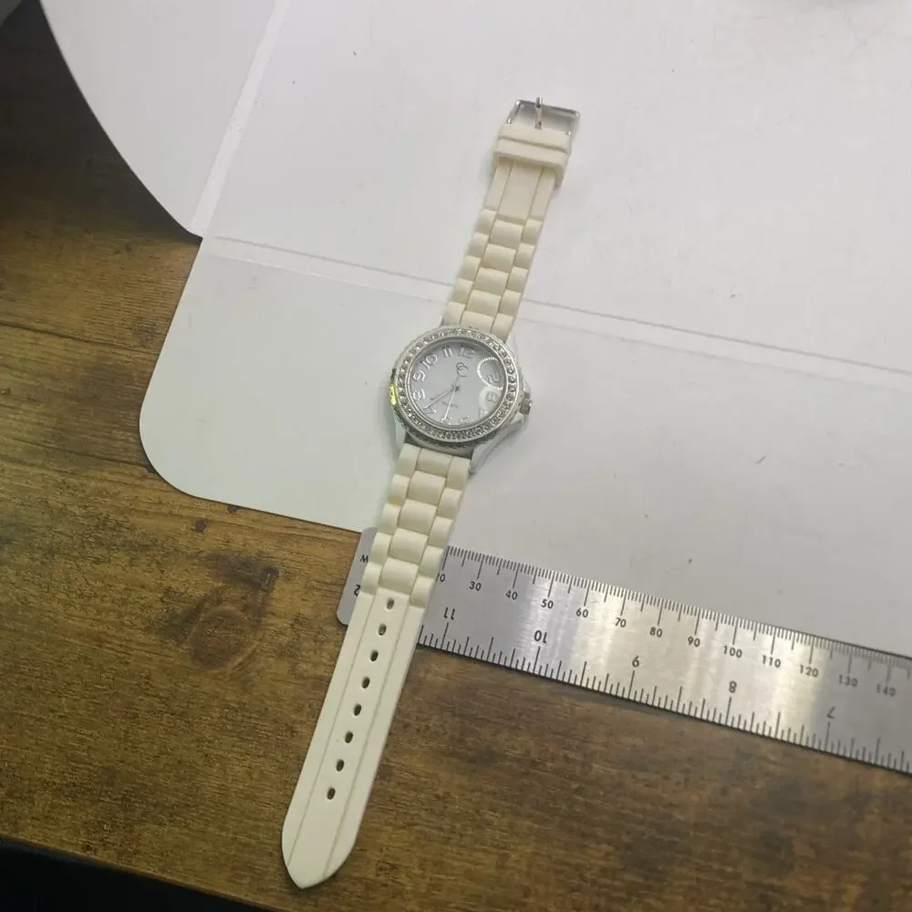 Womens White Rubber Fashion Quartz Watch New Battery